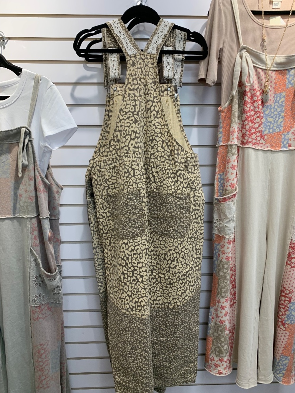 Easel animal print crop overalls with lace detail - Picture 2 of 3